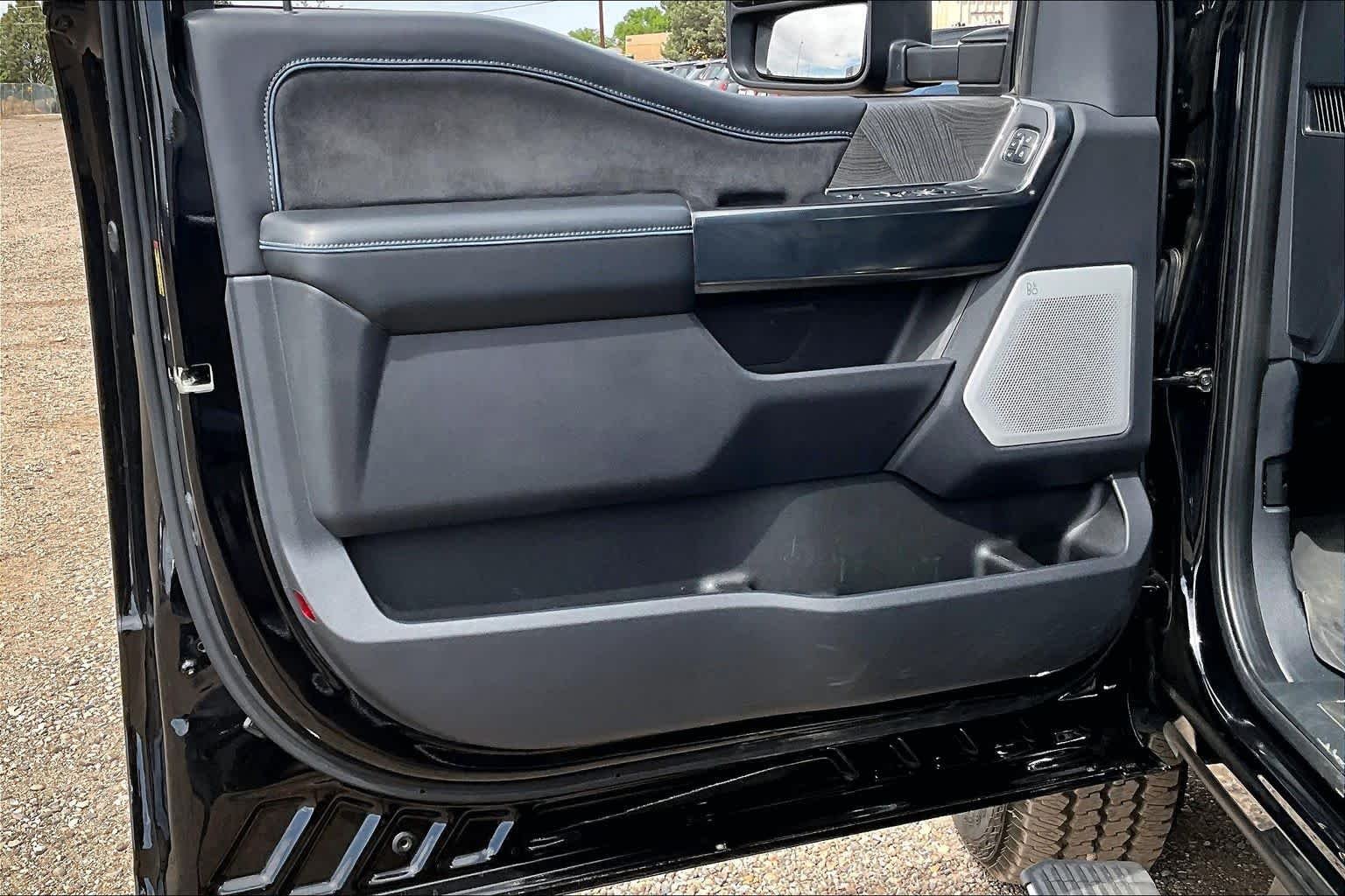 Used 2025 Agate Black Metallic Ford Platinum image 18