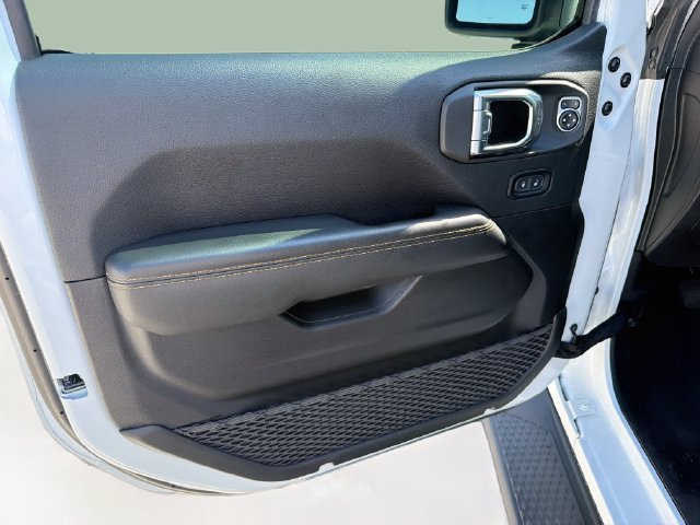Used 2025 Bright White Clearcoat Jeep High Tide image 20