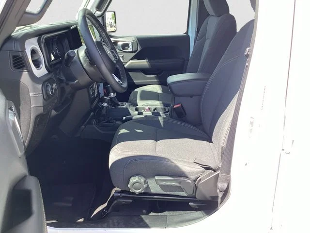 Certified Used 2025 Bright White Clearcoat Jeep Sahara image 9