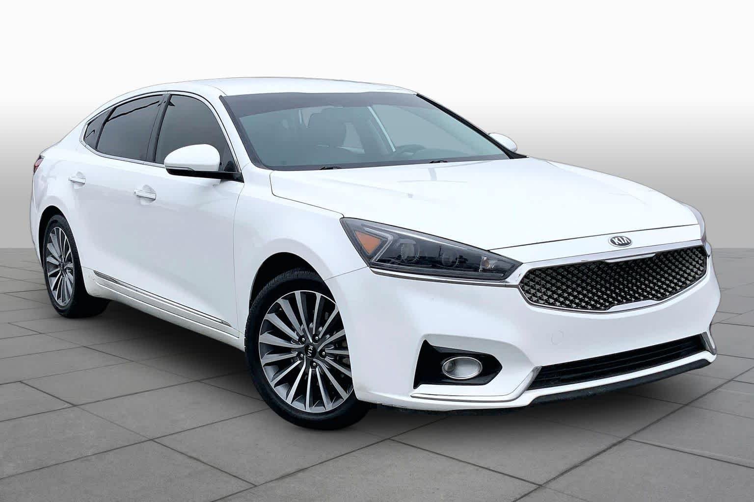 Pre-Owned 2017 Kia Cadenza Premium
