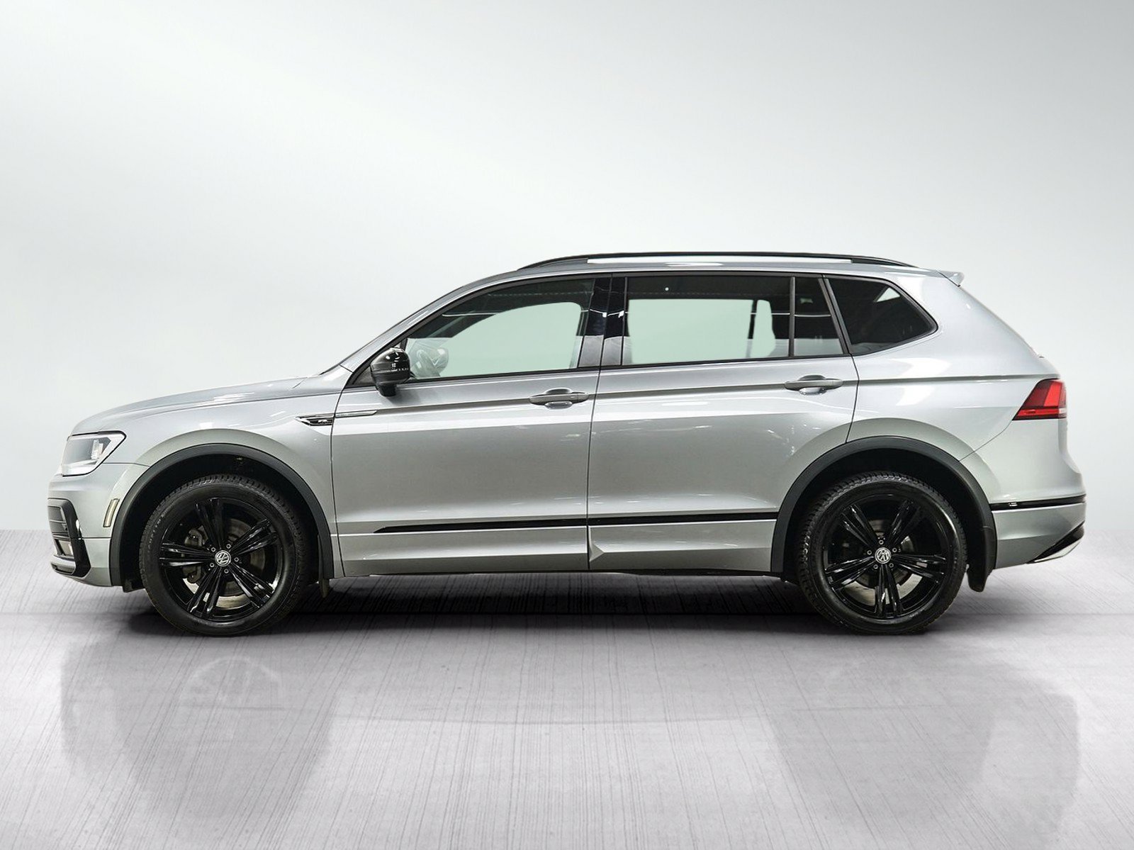 Used 2019 Volkswagen Tiguan SEL R-Line with VIN 3VV2B7AX8KM178232 for sale in Minneapolis, Minnesota