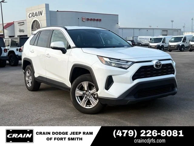 Used 2025 White Toyota XLE image 1