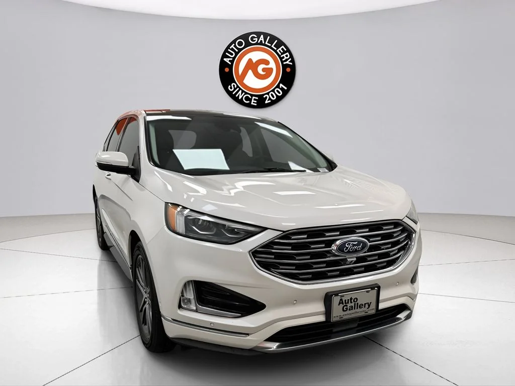 2019 Ford Edge Titanium's photo