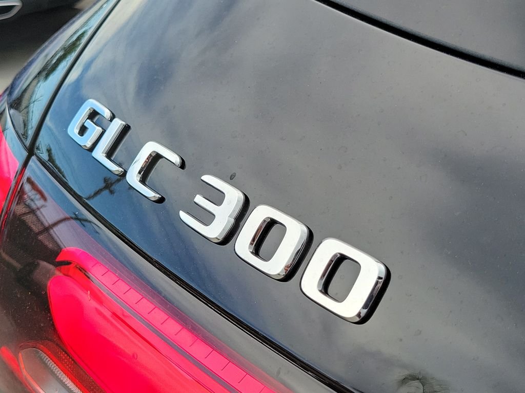 New 2027 Black Mercedes-Benz GLC 300 image 8