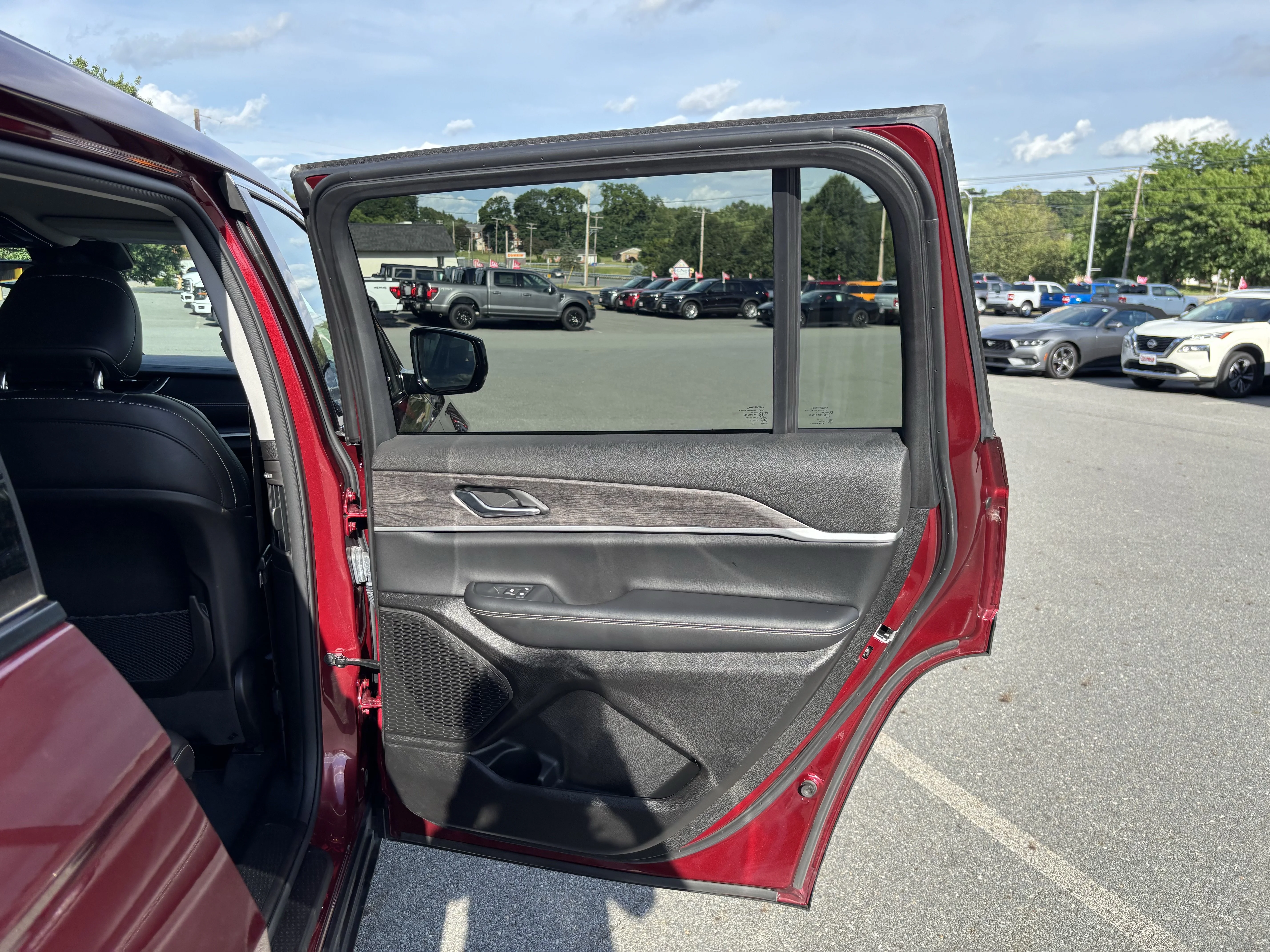 Used 2024 Velvet Red Pearlcoat Jeep Limited image 36