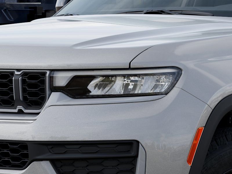 New 2026 Silver Zynith Exterior Paint Jeep Altitude image 10