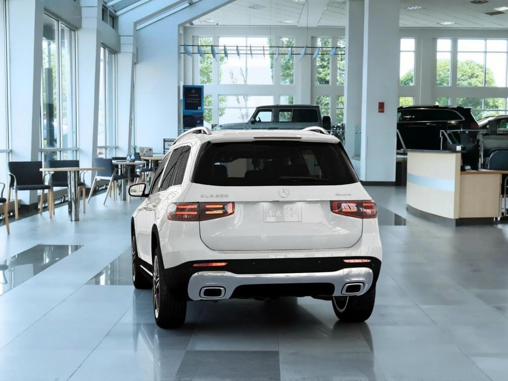 New 2026 Polar White Mercedes-Benz GLB 250 image 25