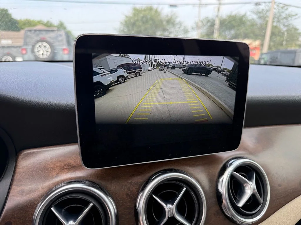 Used 2019 Black Mercedes-Benz GLA 250 image 19