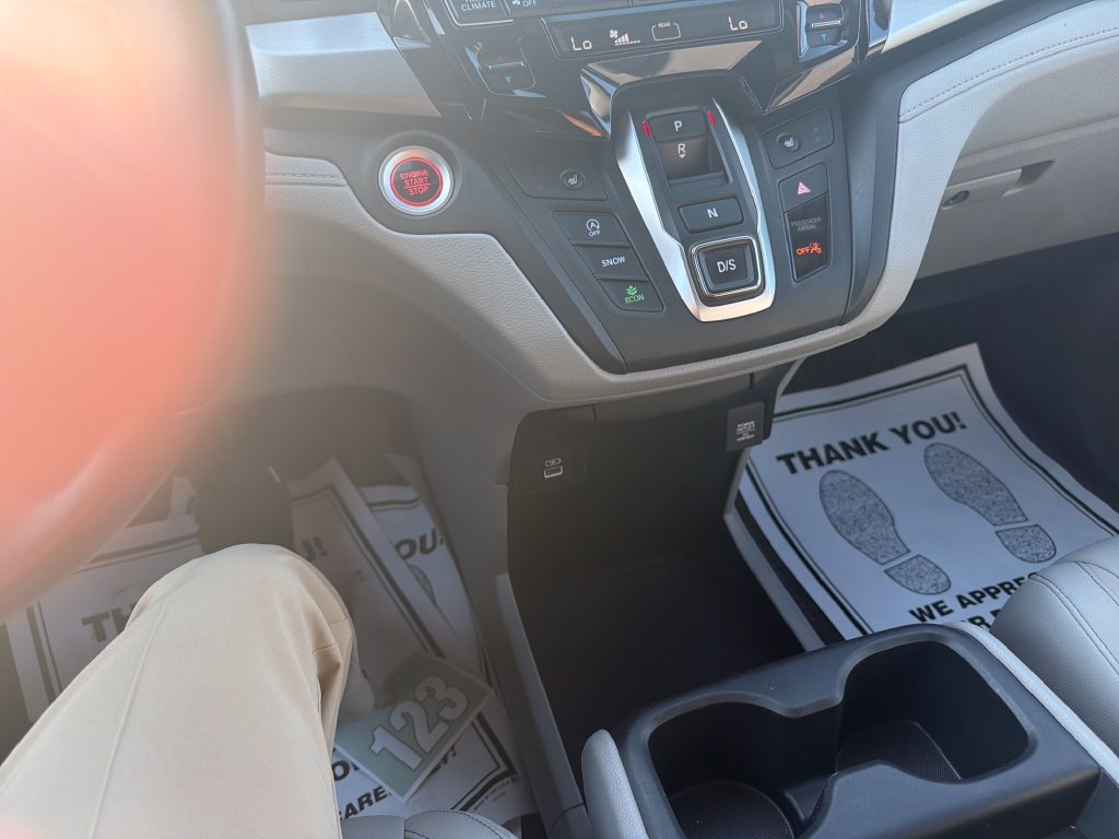 Used 2023  Honda EX-L image 21