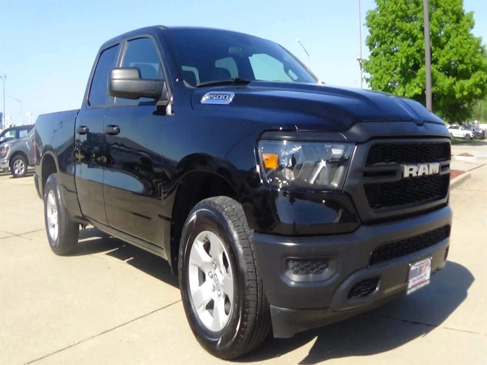 Certified Used 2023 Diamond Black Crystal Pearl Coat (pxj) RAM Tradesman image 4