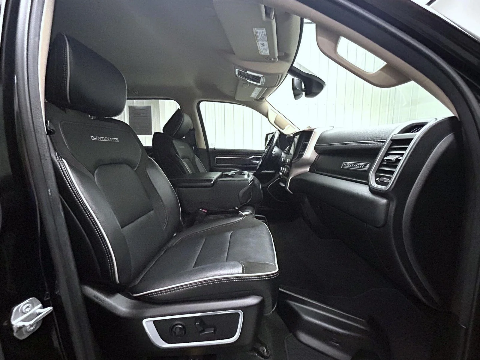 Used 2020 Black Ram Laramie image 15