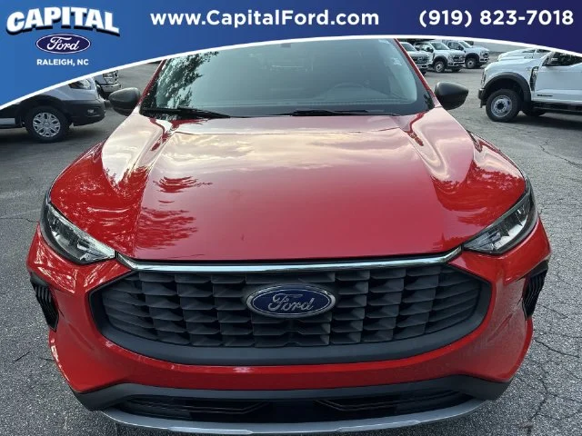 Used 2024 Red Ford Active image 10