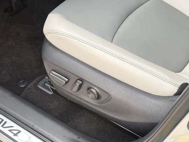 Certified Used 2025 Silver Toyota XLE Premium image 46
