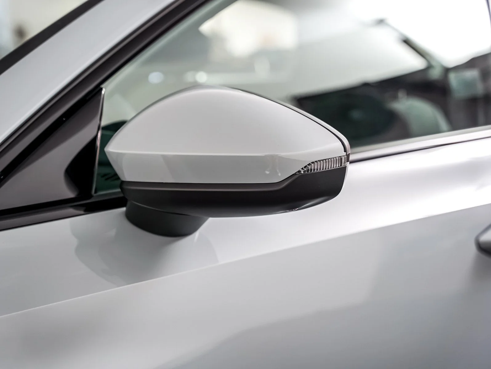 New 2026 Arrow Gray Pearl Effect Audi Premium Plus image 25