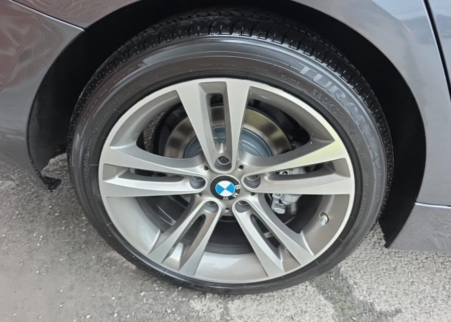 Used 2019 Gray BMW 330i xDrive image 10