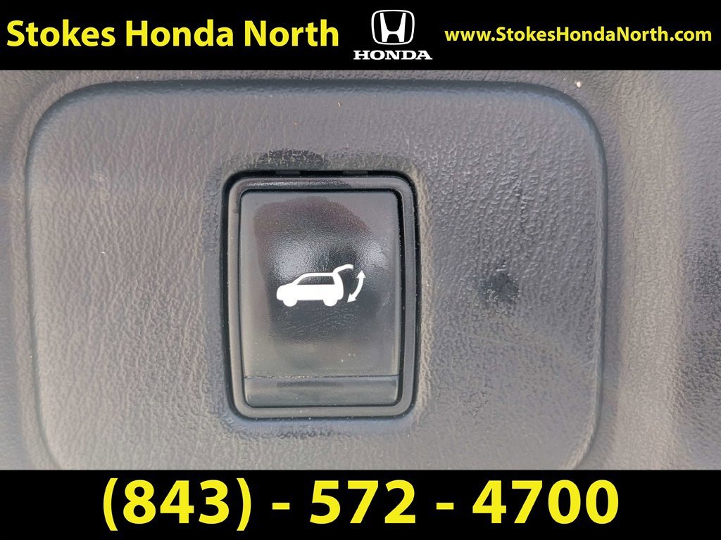 Used 2015 Silver Nissan SL image 19