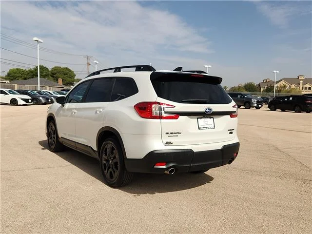 Used 2025 Crystal White Pearl Subaru Onyx Edition 7-Passenger All-Wheel Drive image 2