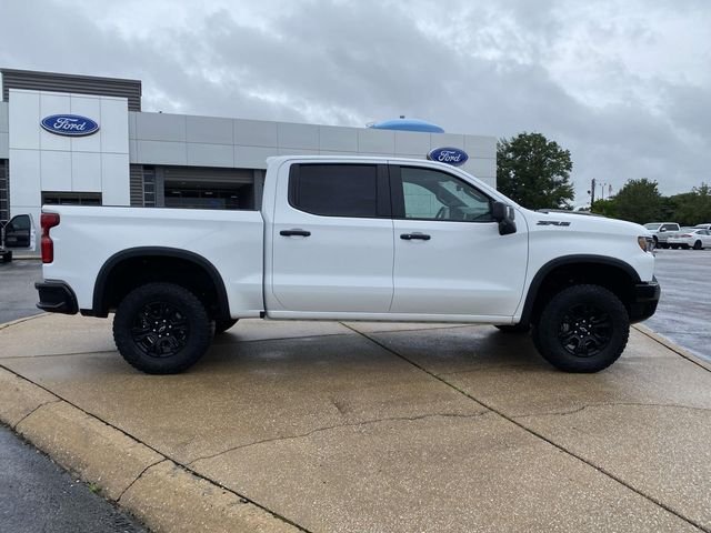 Used 2025 White Chevrolet ZR2 image 2
