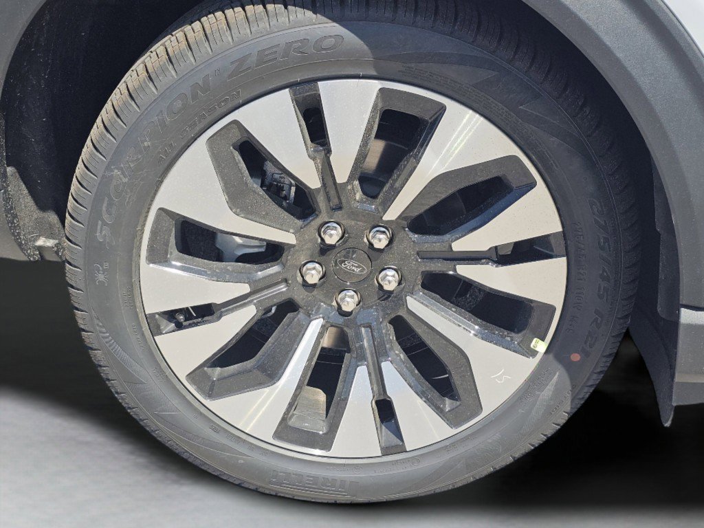 New 2026 Space White Metallic Ford Platinum image 20