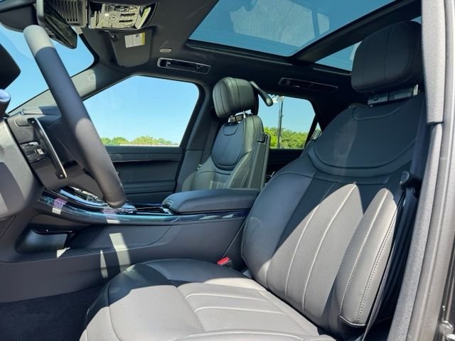 New 2026 Santorini Black Land Rover Dynamic SE image 14
