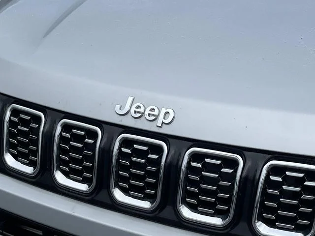 Used 2025 Silver Jeep Limited image 8
