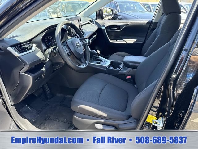 2020 Toyota RAV4 LE - Photo 19