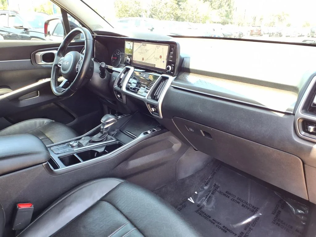 Used 2022 Red Kia S image 15