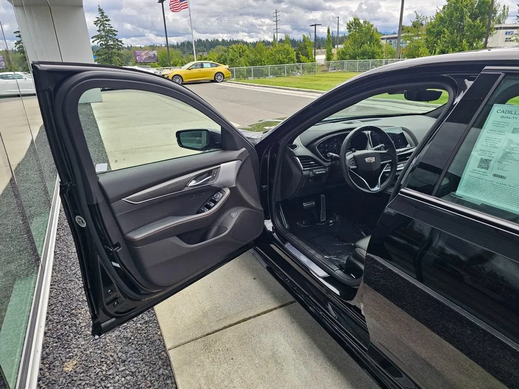 Used 2023 BLACK RAVEN Cadillac Sport image 18