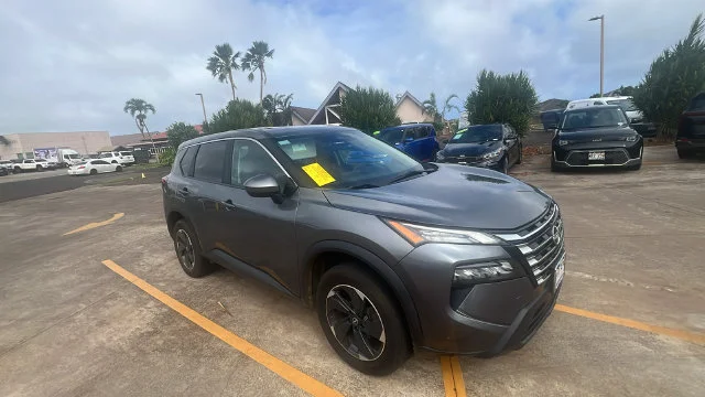 Used 2024 Gray Nissan SV image 7