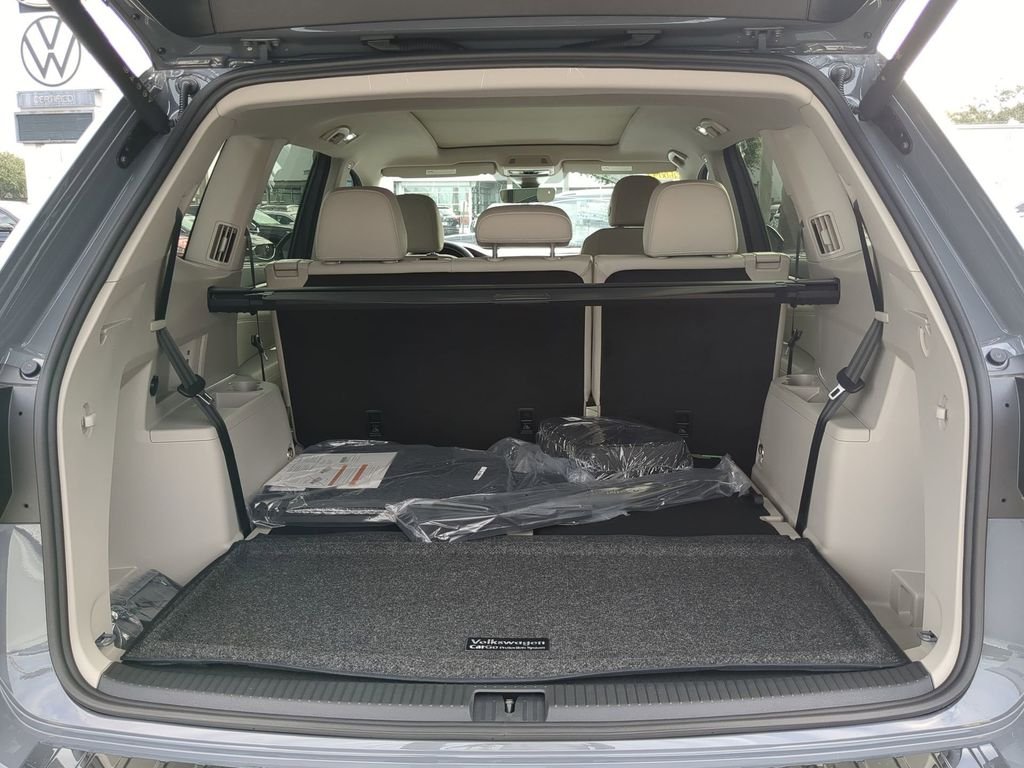 New 2026 Gray Volkswagen 2.0T SE w/Technology image 9