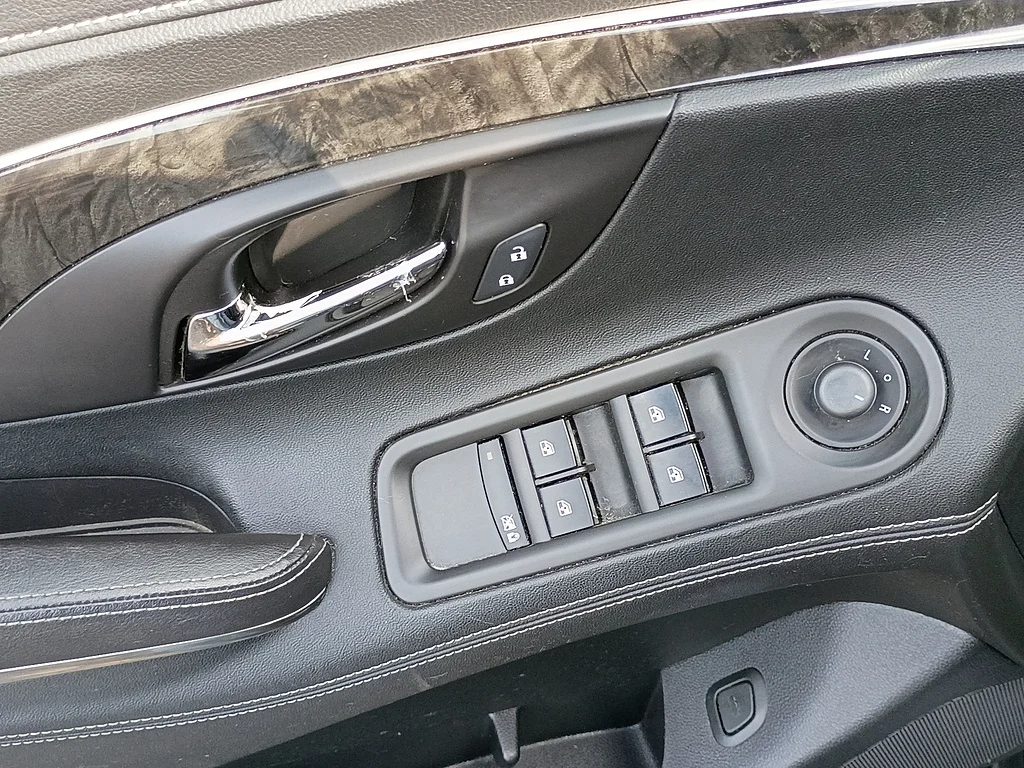 Used 2014 Midnight Amethyst Metallic Buick Base image 17