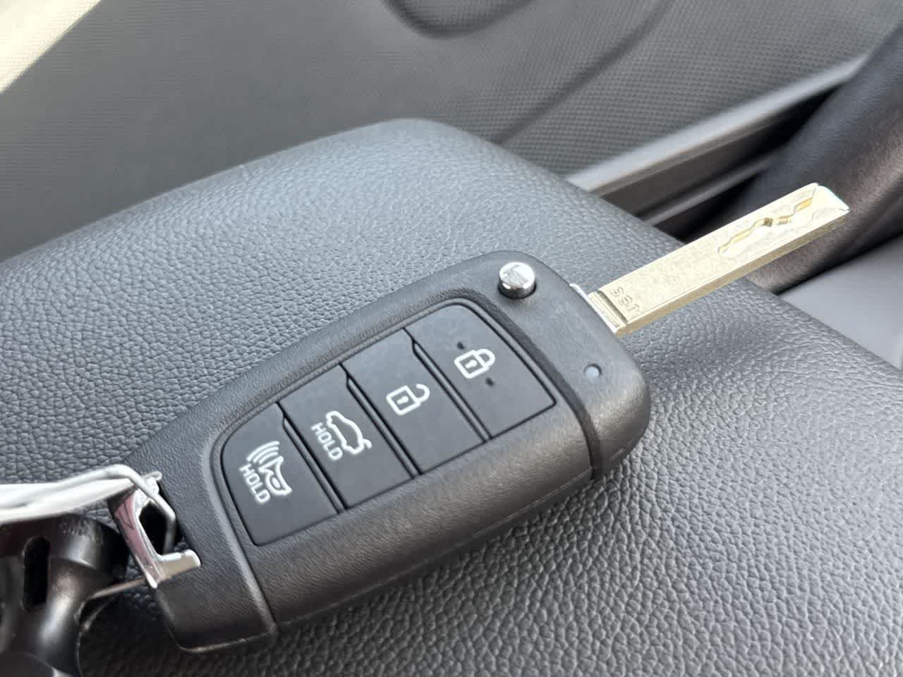 2025 Hyundai Elantra SE - Photo 28