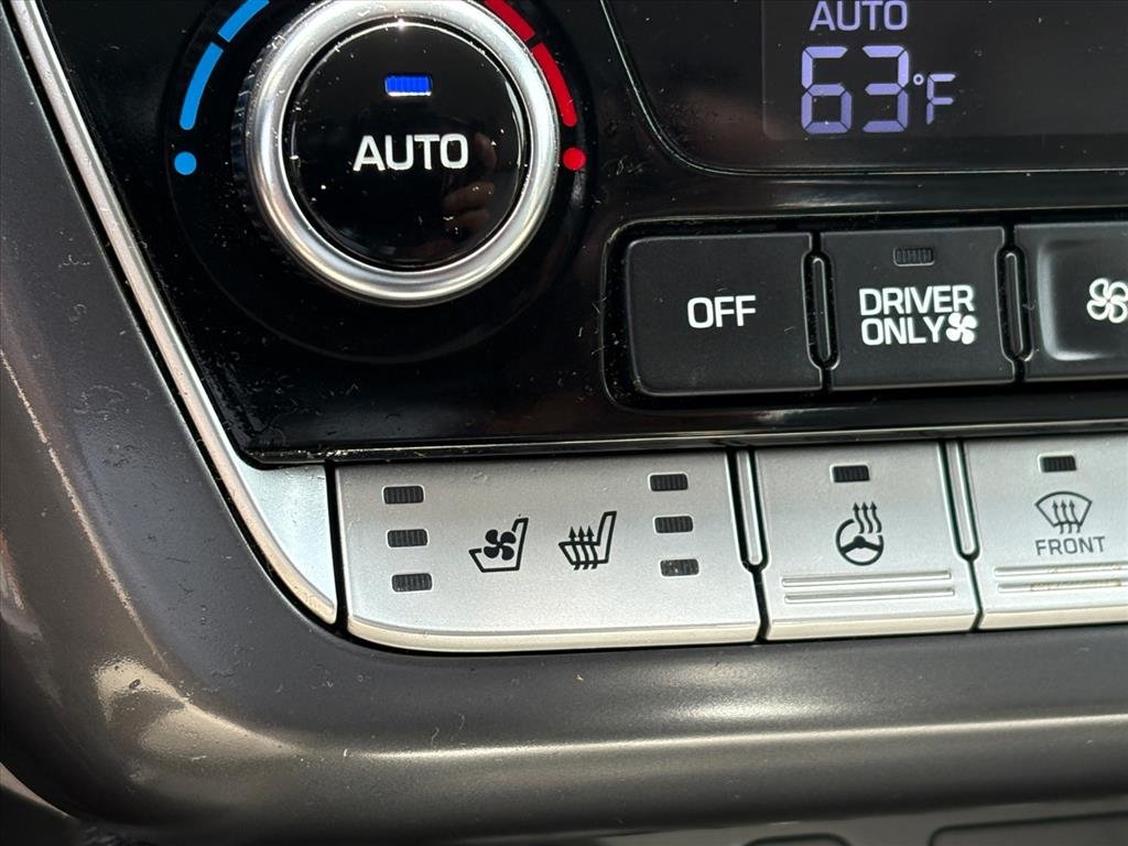 Used 2019 Hyper White Hyundai Limited image 12