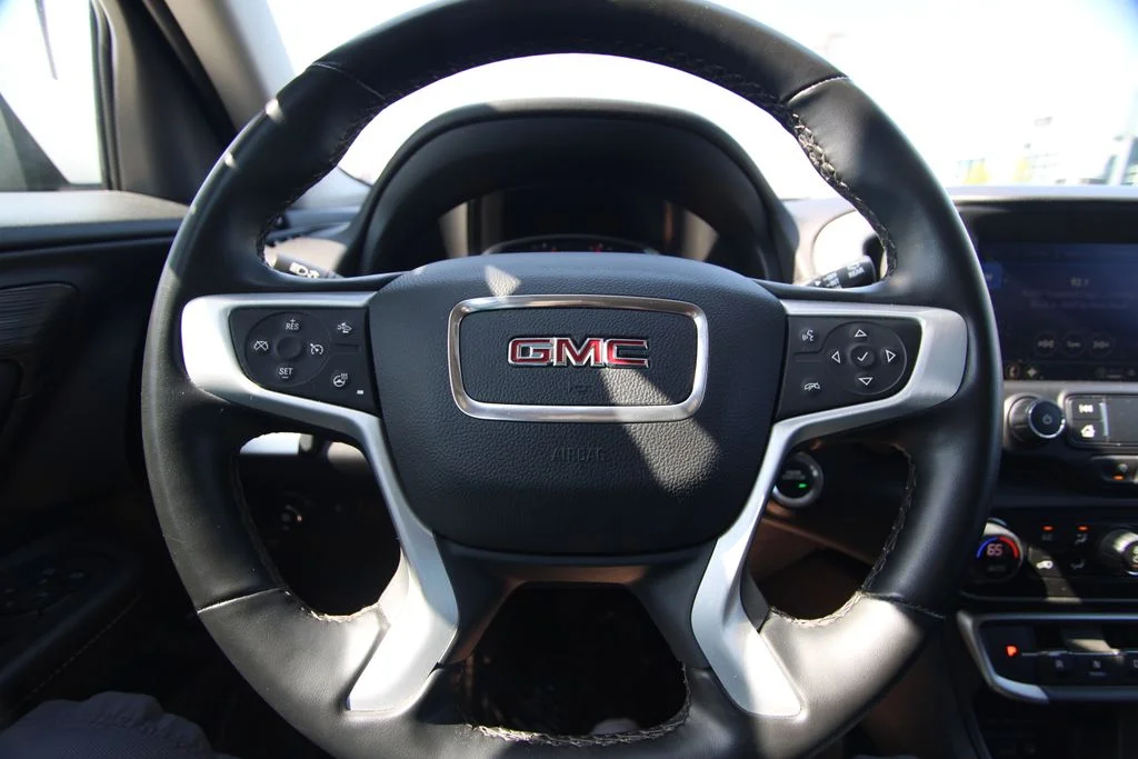 Used 2024 White GMC SLT image 17
