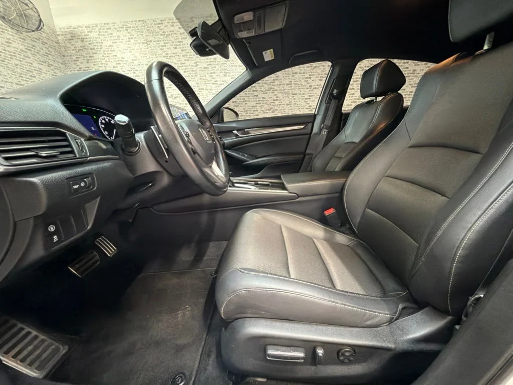 Used 2022 Platinum White Pearl Honda Sport image 23