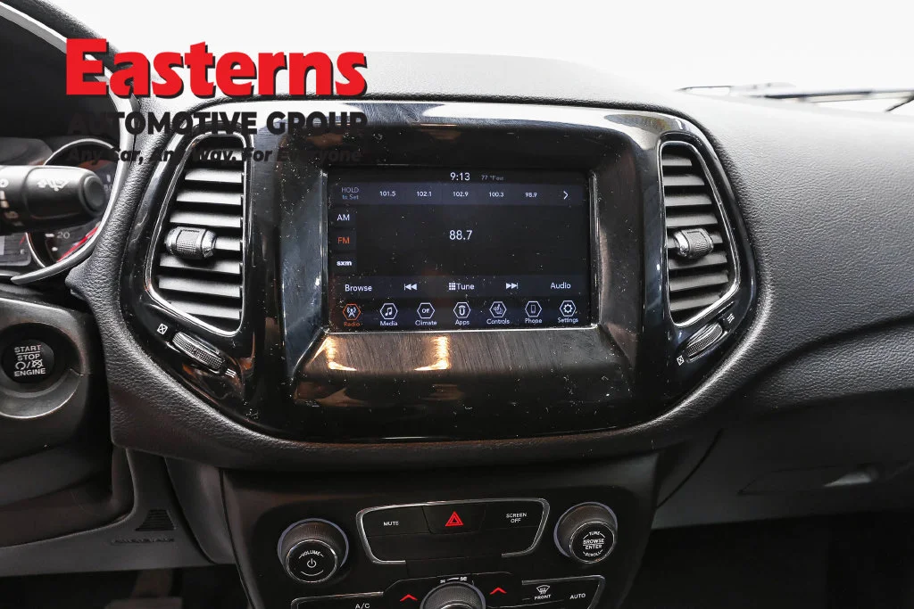 Used 2020 Silver Jeep Latitude image 12