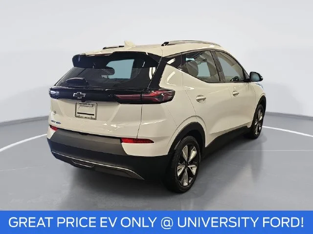 Used 2023 White Chevrolet LT image 3