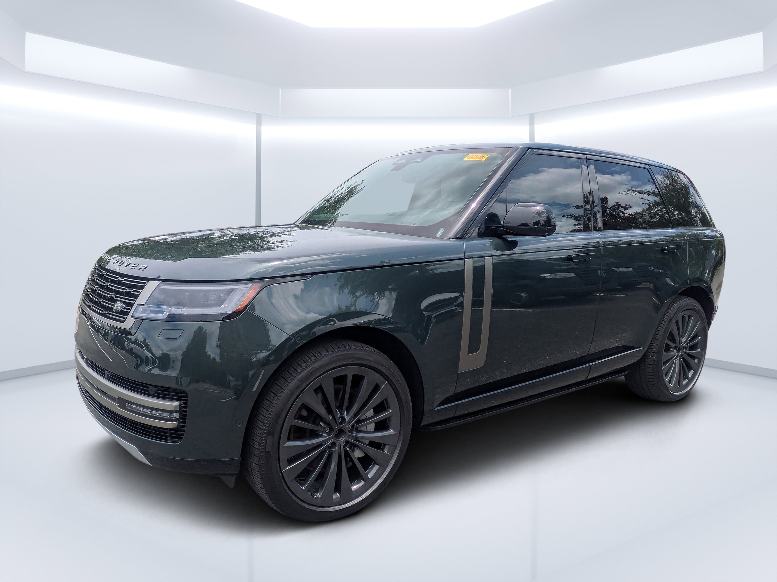 Used 2025 Belgravia Green Metallic Land Rover SE image 7