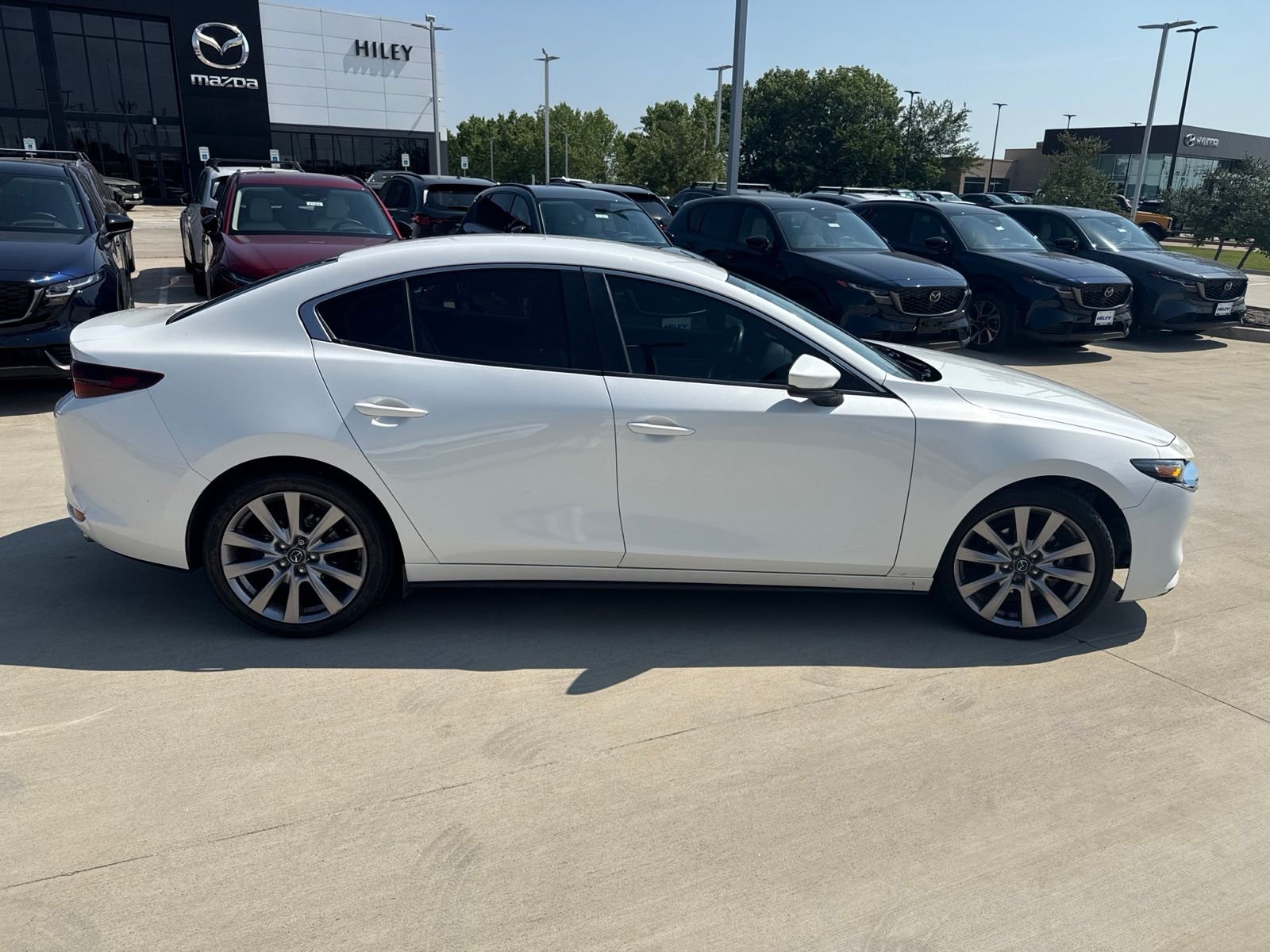 Used 2020 Snowflake White Pearl Mica Mazda Select image 4