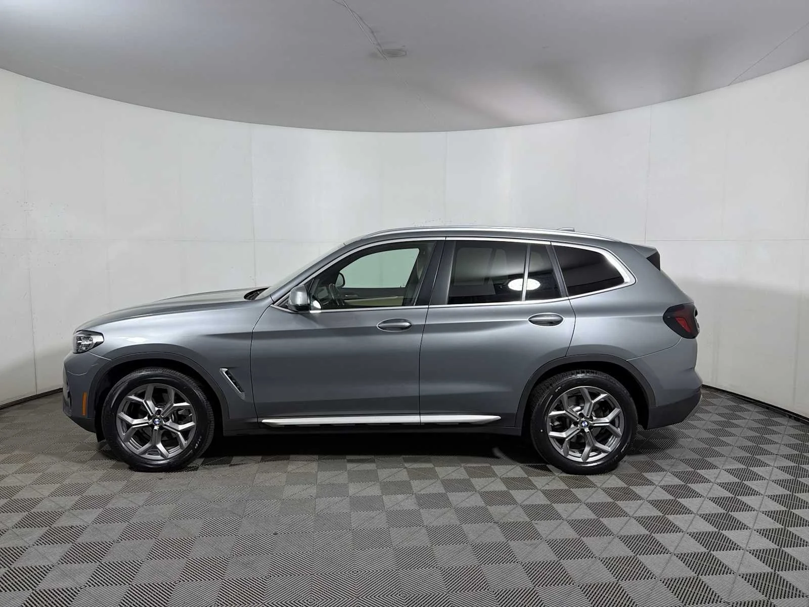 Certified Used 2024 Skyscraper Grey Metallic BMW xDrive30i image 4