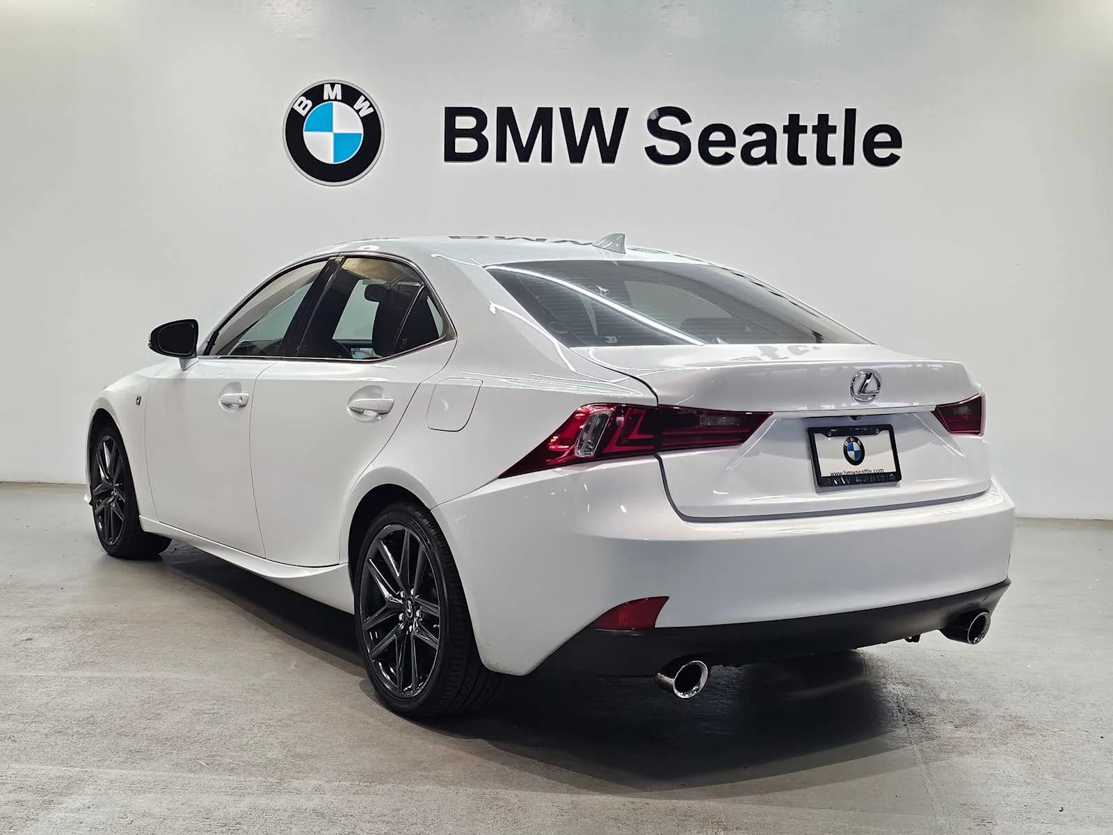 Used 2015 Ultra White Lexus 350 image 4