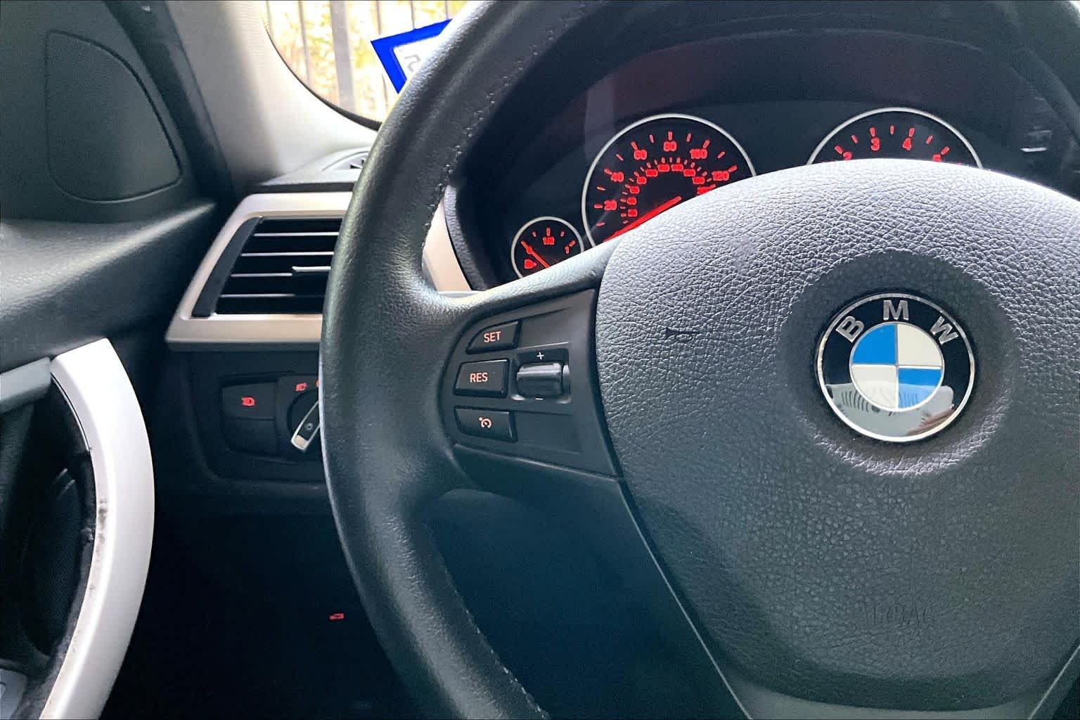 Used 2015 Jet Black BMW 320i image 23