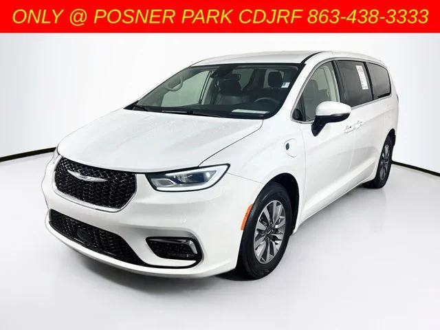 Used 2023 White Chrysler Touring L image 3