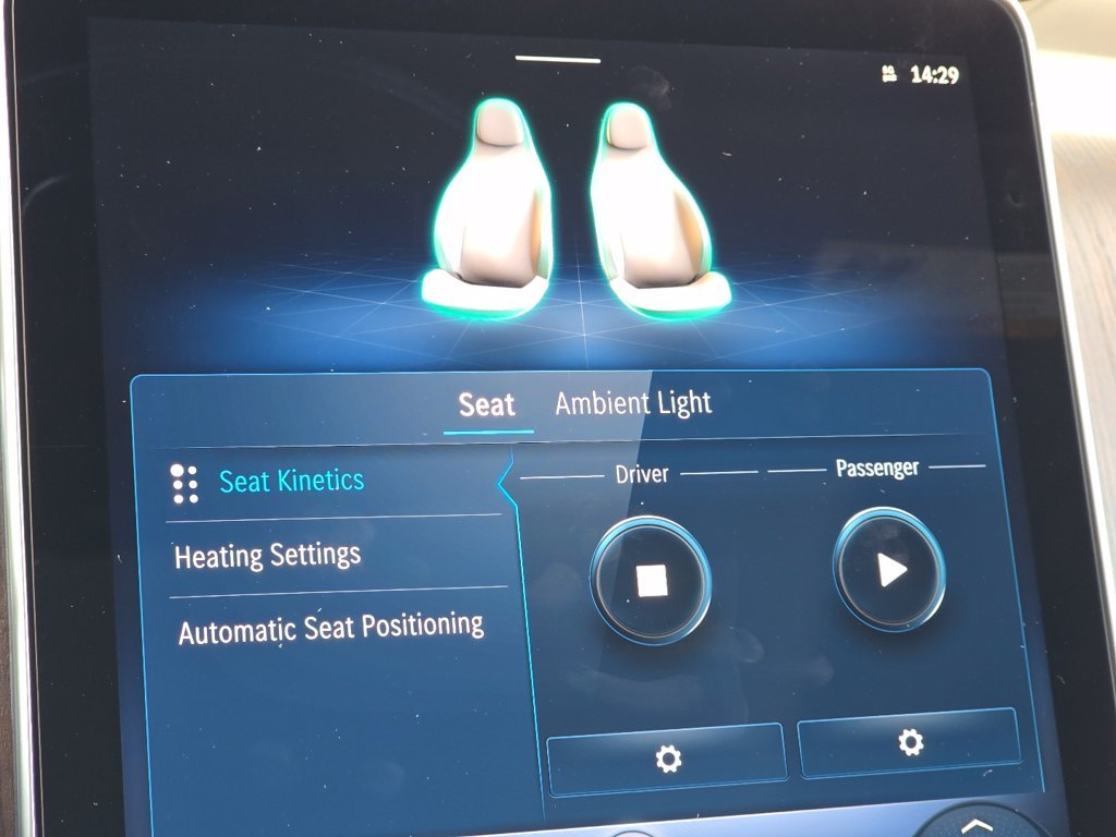 New 2027 MANUFAKTUR Moonlight White Metallic Mercedes-Benz GLC 300 image 9