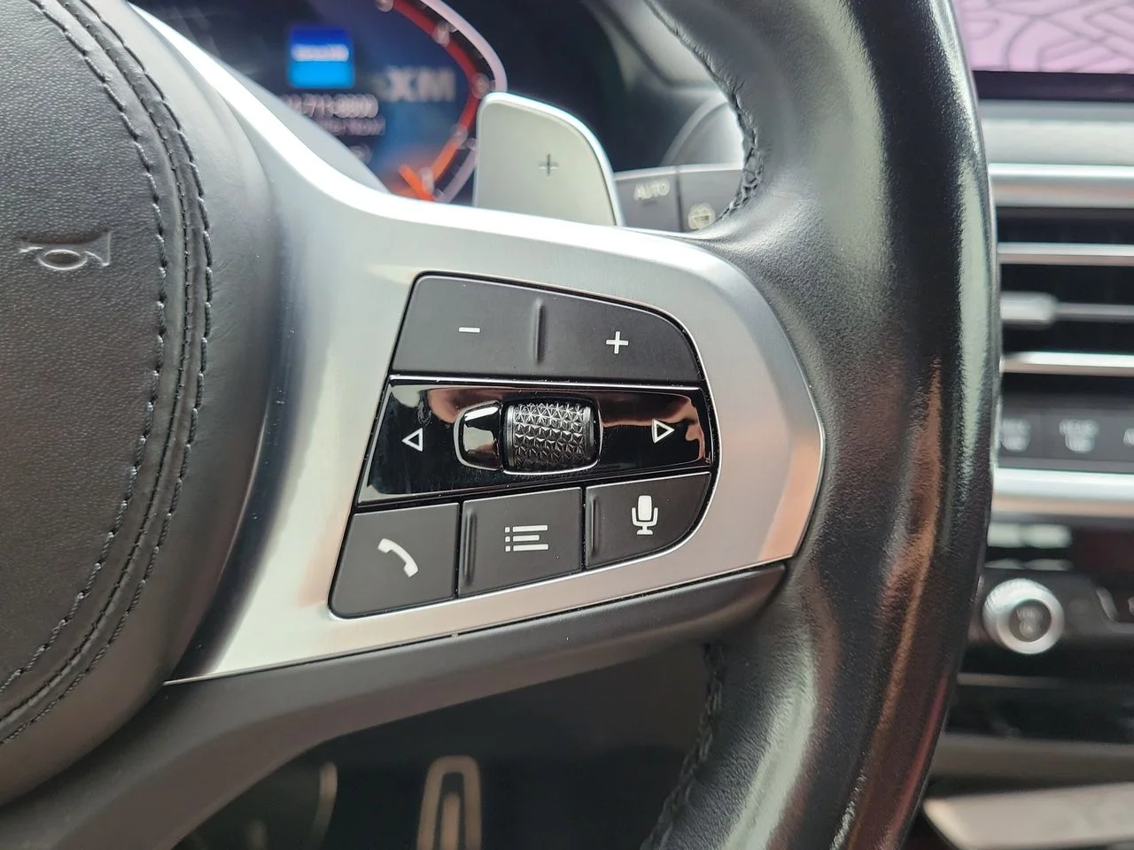 Used 2022 Gray BMW sDrive30i image 31