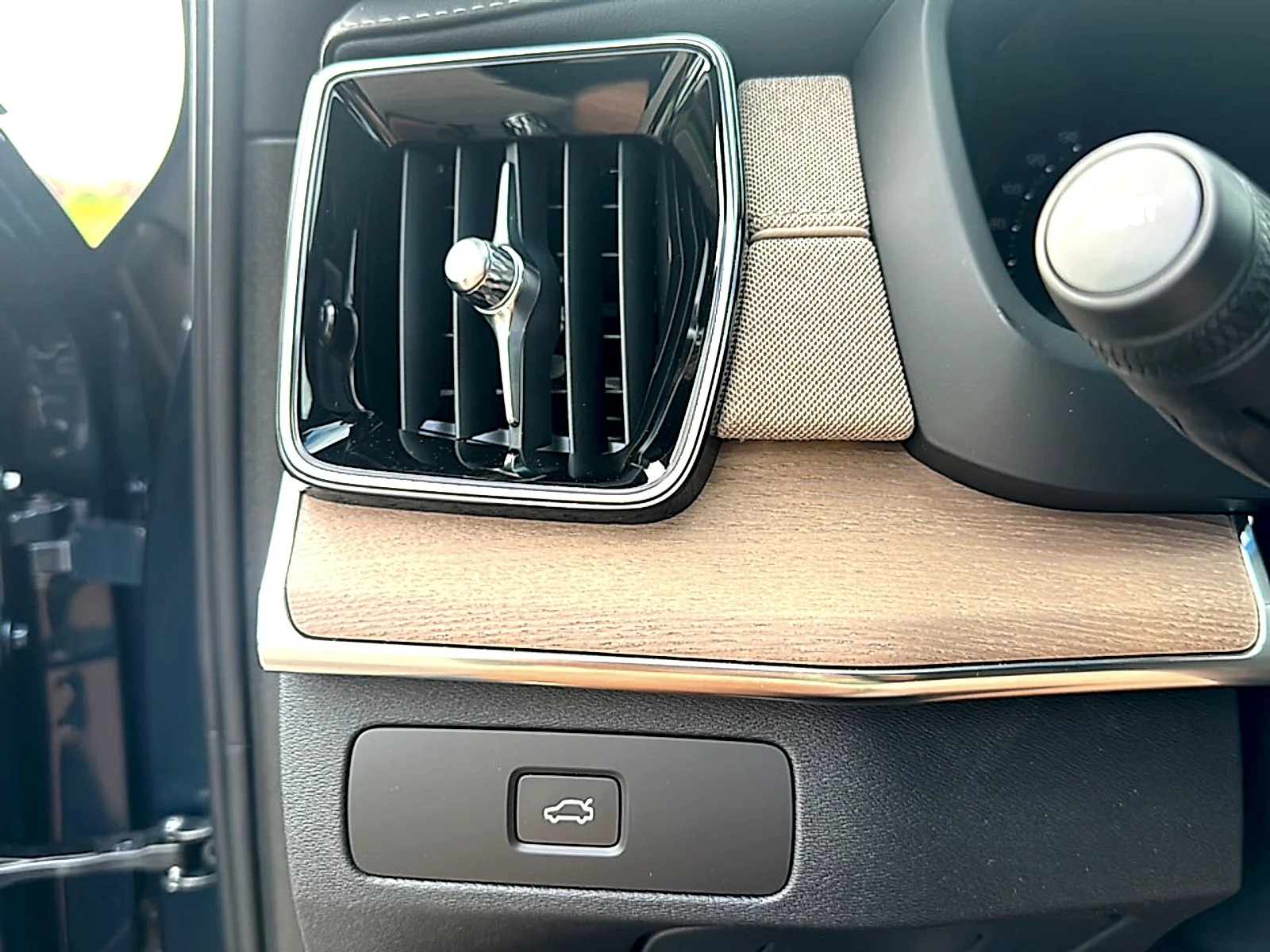 2026 Volvo XC90 Plus - Photo 25