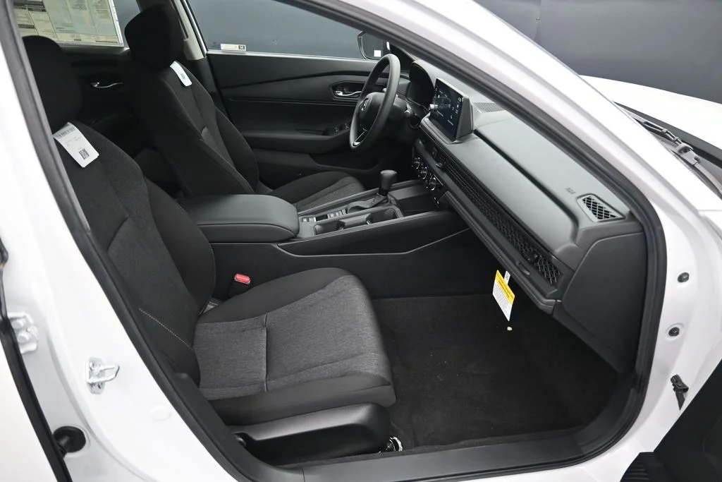 New 2026 Platinum White Pearl Honda LX image 9