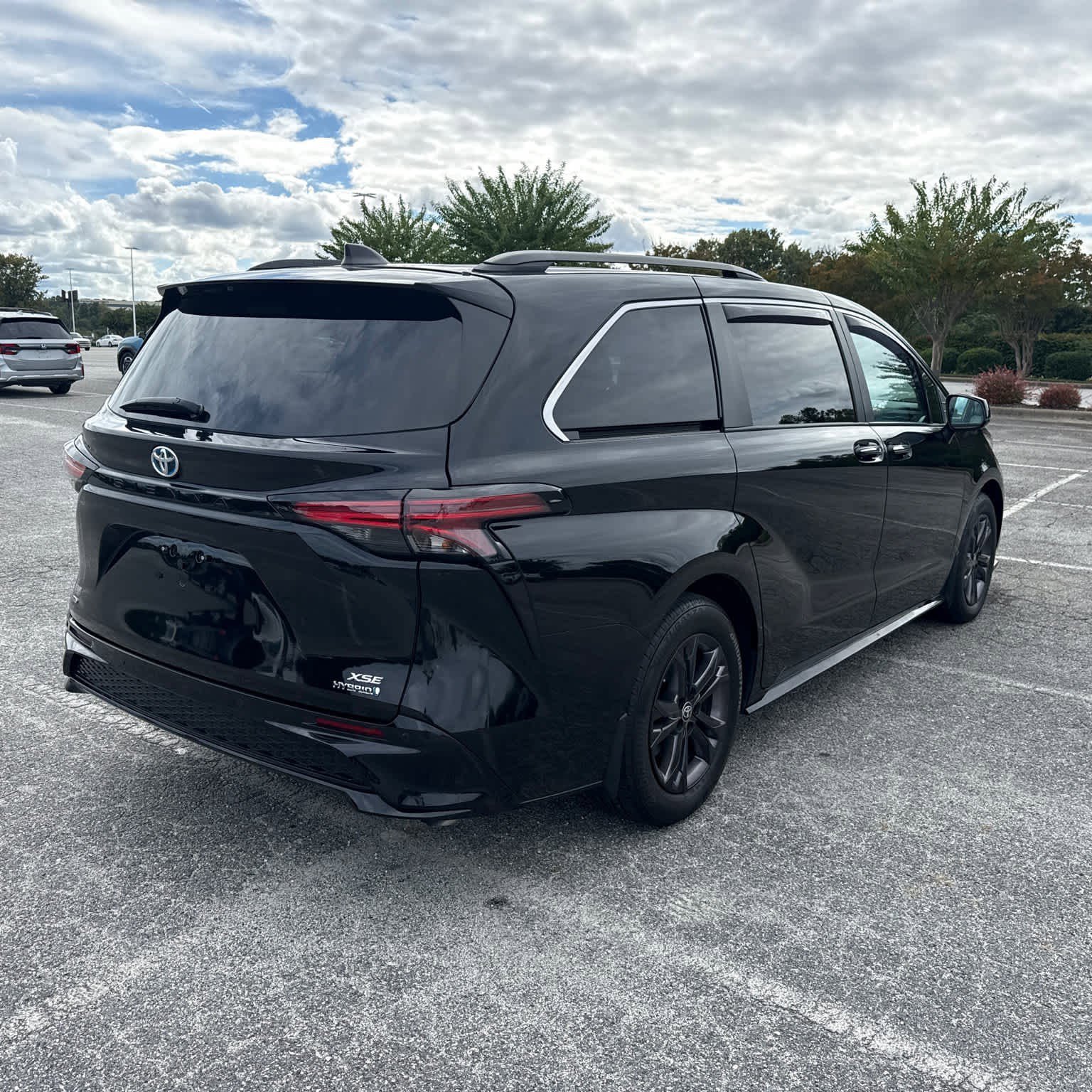 Used 2024 Toyota Sienna XSE with VIN 5TDDSKFC7RS111244 for sale in Minneapolis, Minnesota