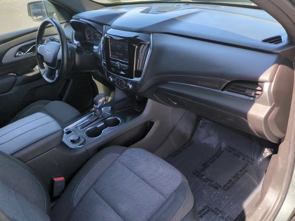Used 2023 Silver Sage Metallic Chevrolet LT Cloth image 34