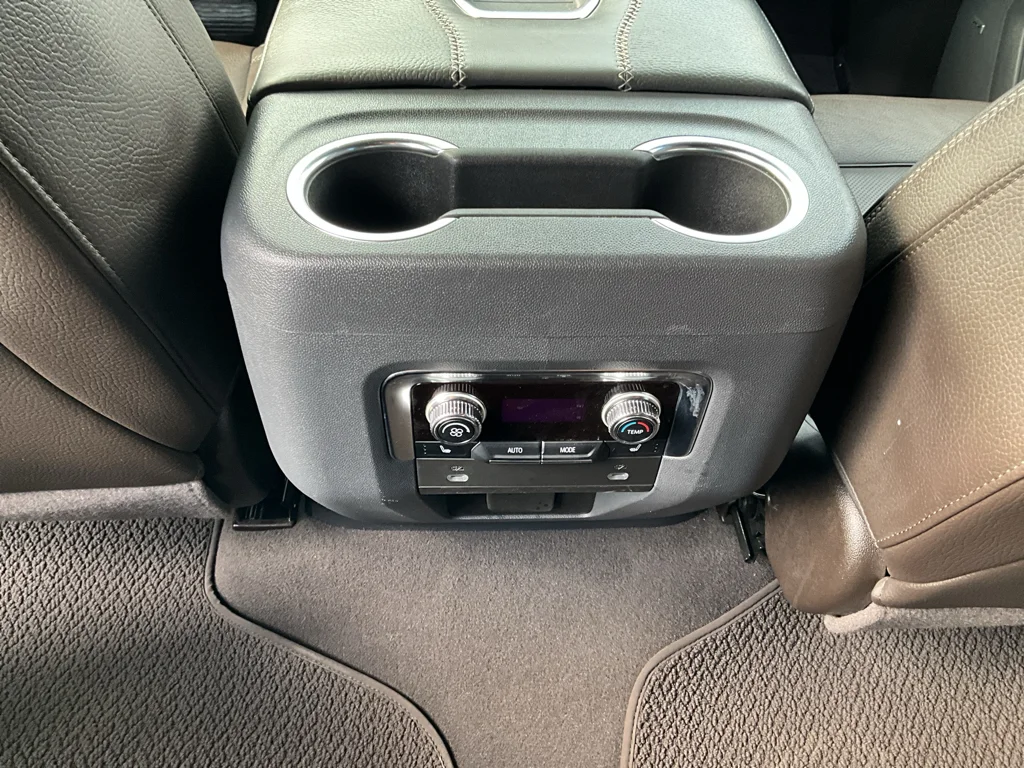 2022 GMC Yukon Denali - Photo 13
